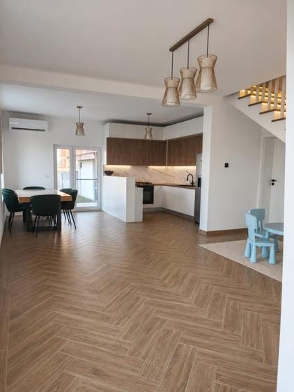 Duplex cu 5 camere cu Canalizare în Moșnița Nouă