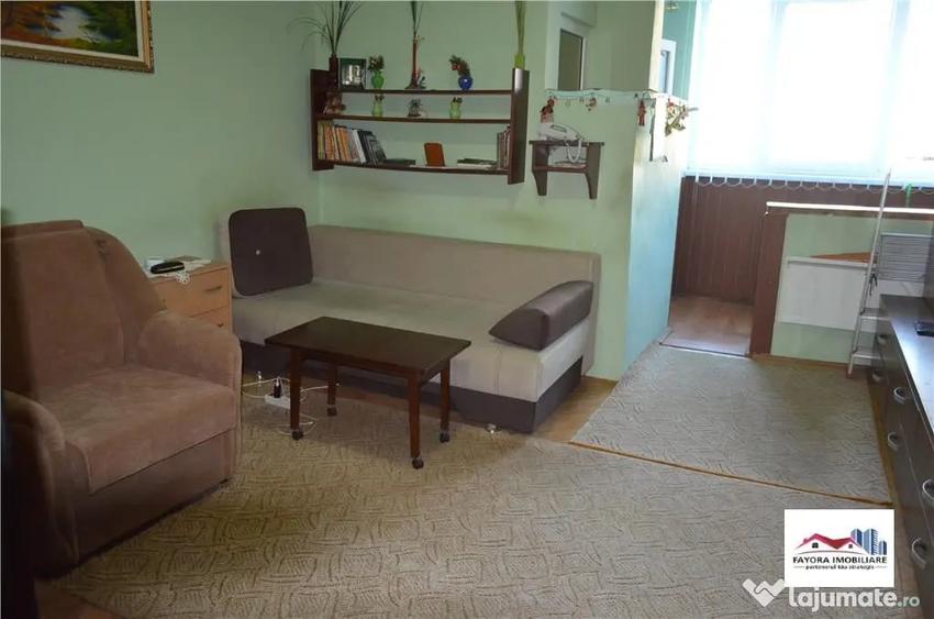Garsonieră decomandată în Central