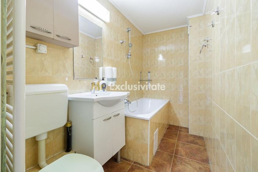 Apartament cu 3 camere decomandat în Sebastian