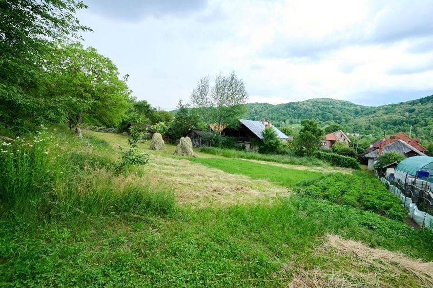 Casă individuală cu 3 camere cu Canalizare în Sud-Vest