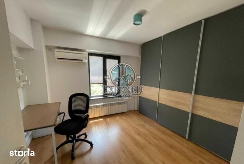 Apartament cu 3 camere decomandat în Tineretului