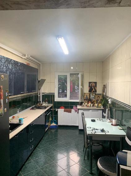 Apartament cu 4 camere decomandat în Titan
