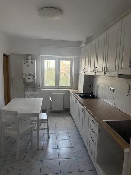 Apartament cu 3 camere decomandat în Griviței