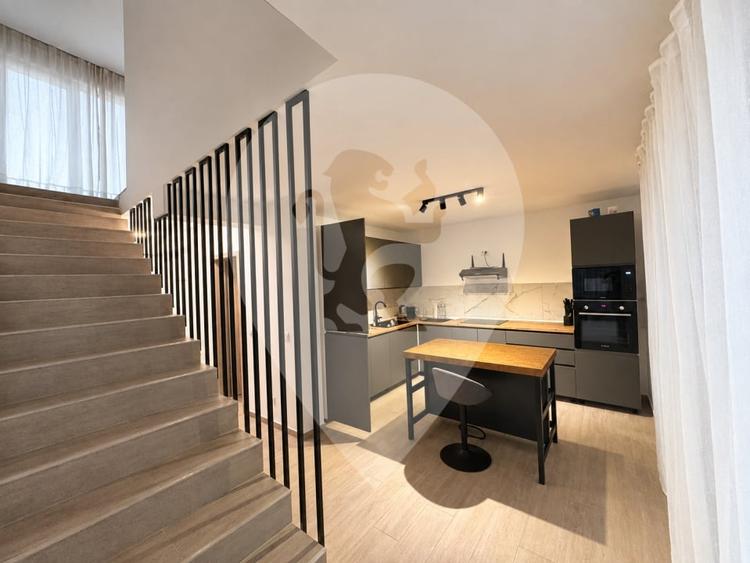 Duplex cu 4 camere cu Canalizare în Stupini