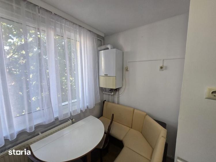 Apartament cu 3 camere semidecomandat în Central