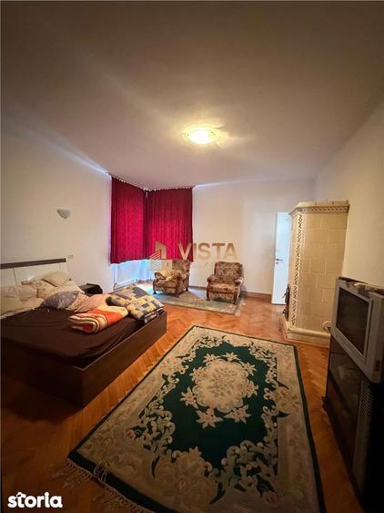 Apartament cu 4 camere semidecomandat, mobilat în Central
