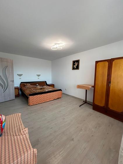 Apartament cu 2 camere decomandat în Sat Vacanță