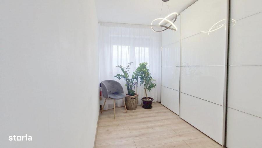 Apartament cu 4 camere decomandat, mobilat în Titan