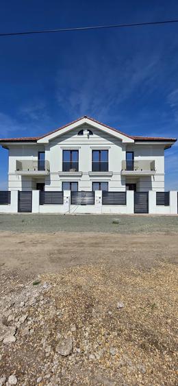 Casă cu 4 camere în Săcălaz