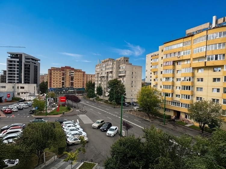Apartament cu 3 camere decomandat în Răcădău