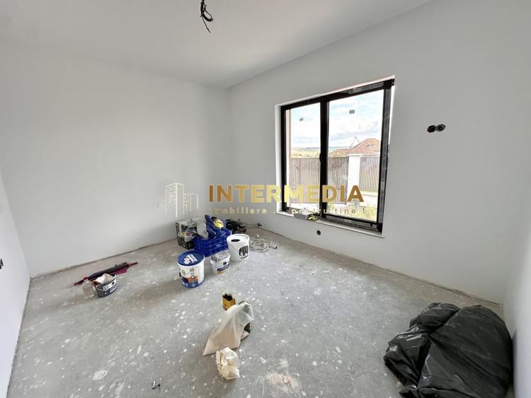 Casă individuală cu 4 camere cu Canalizare în Cetate