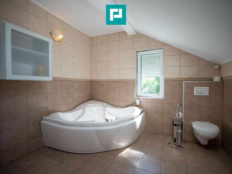 Casă individuală cu 6 camere cu Canalizare în Moneasa