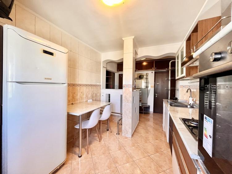Apartament cu 3 camere decomandat, mobilat în Tineretului