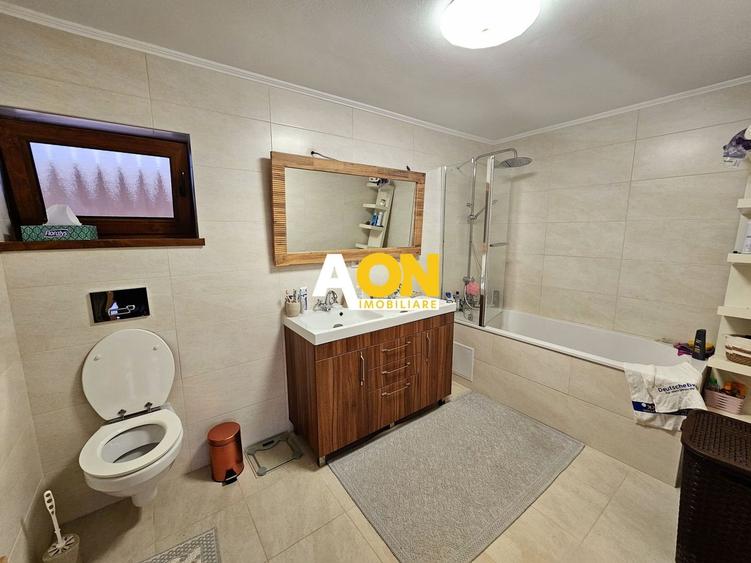 Casă individuală cu 6 camere cu Canalizare în Bărăbanț