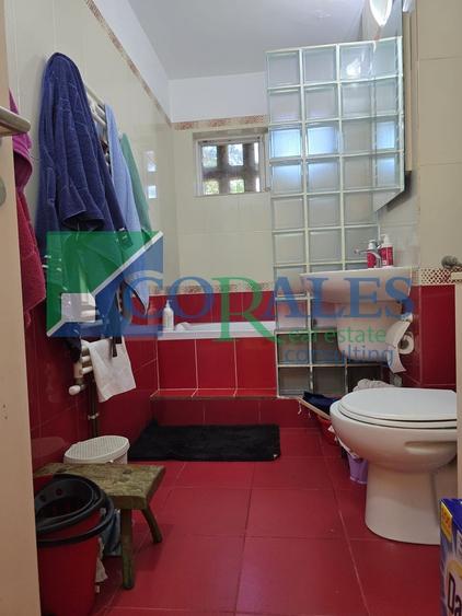 Apartament cu 3 camere semidecomandat, mobilat în Circumvalațiunii