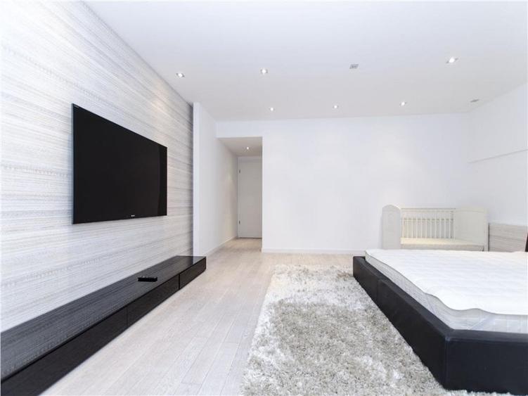 Apartament cu 4 camere semidecomandat în Ultracentral
