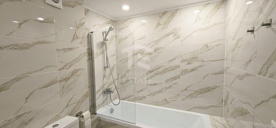 Apartament cu 3 camere semidecomandat în Central