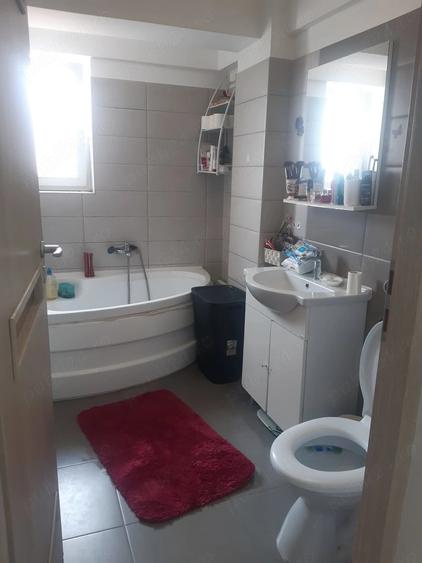 Apartament cu 2 camere semidecomandat în Fundeni