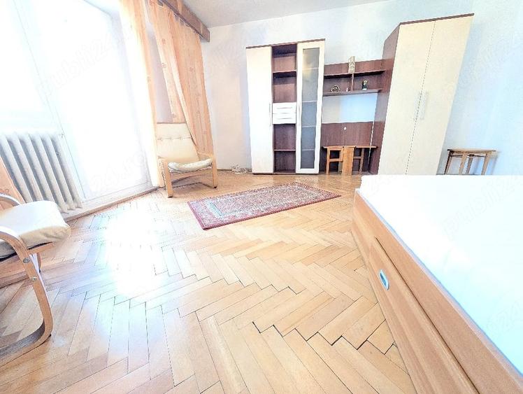 Garsonieră decomandată în Lunei