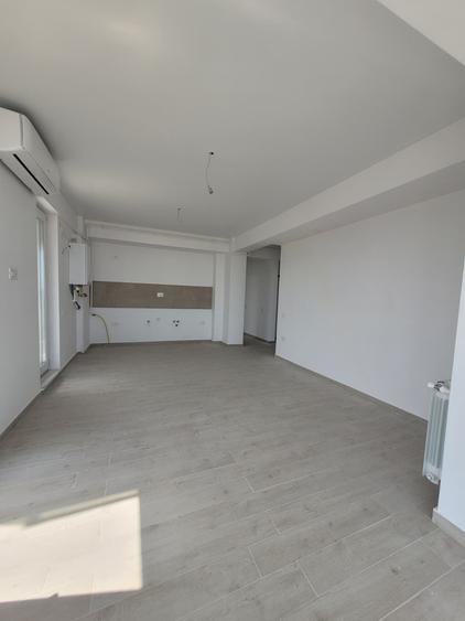 Apartament cu 3 camere semidecomandat în Central