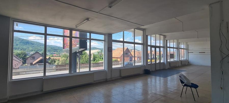 Spațiu comercial, de 285 mp, în Est