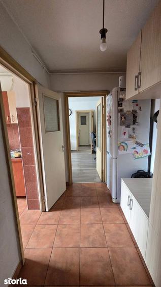 Apartament cu 3 camere semidecomandat, mobilat în Berceni — fotografia 3