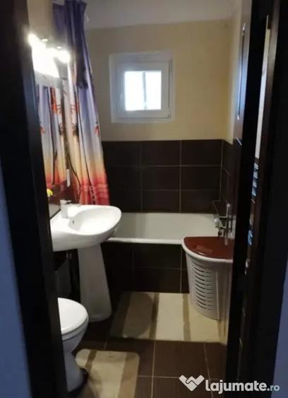 Apartament cu 3 camere decomandat în Tractorul
