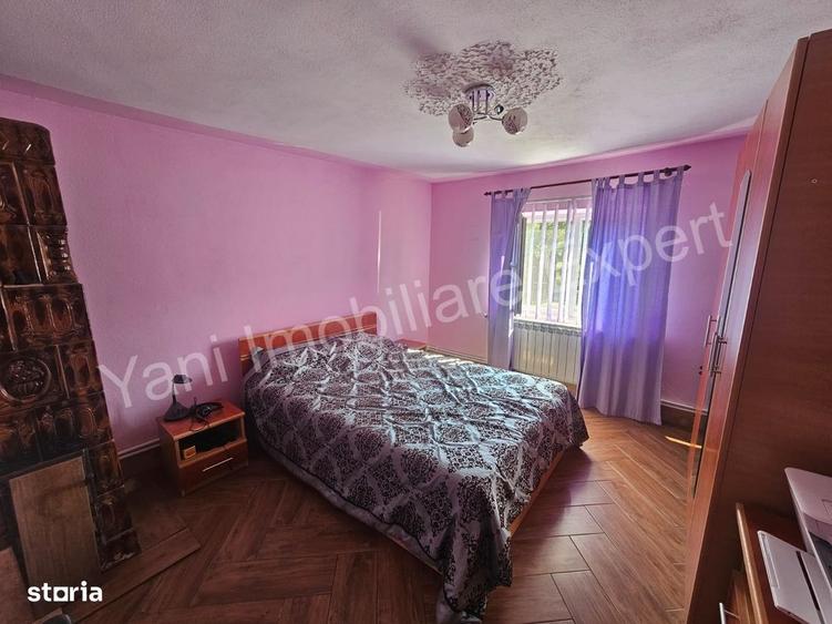 Casă cu 4 camere în Bujoreni