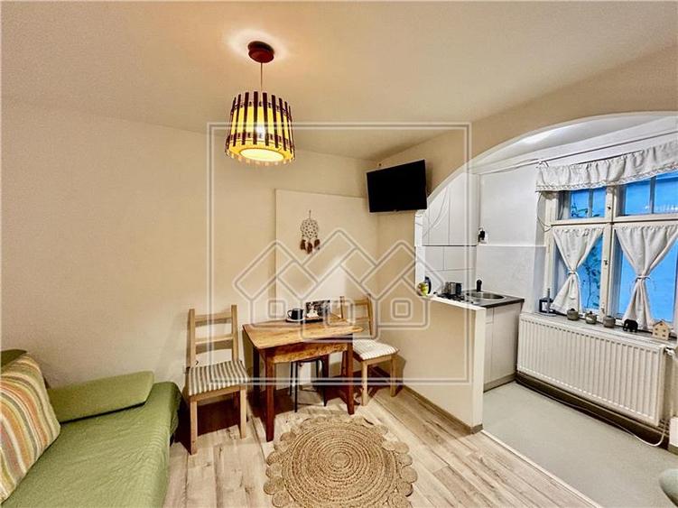 Duplex cu 6 camere cu Canalizare în Central