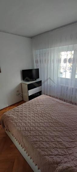 Apartament cu 3 camere decomandat în Filiași