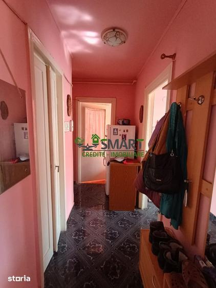 Apartament cu 3 camere semidecomandat în Valea Roșie