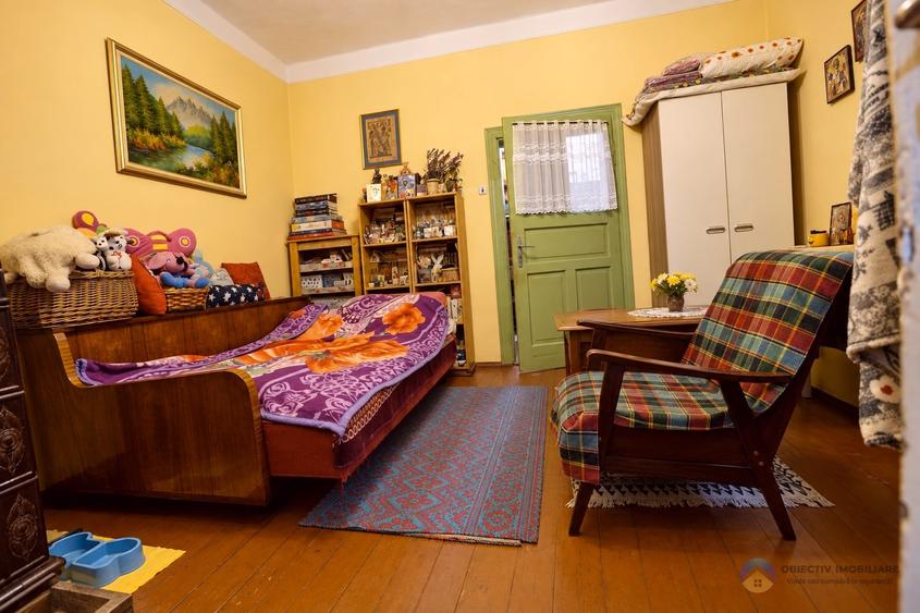 Casă individuală cu 4 camere cu Canalizare în Precista