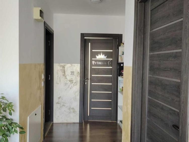 Casă individuală cu 5 camere cu Teren 3125 Mp în Periferie