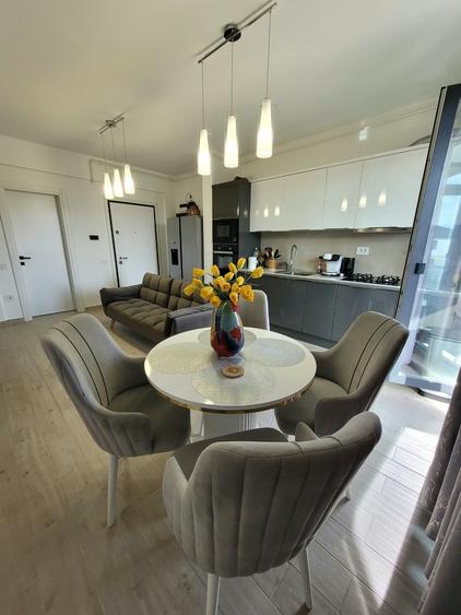 Apartament cu 3 camere semidecomandat în Central