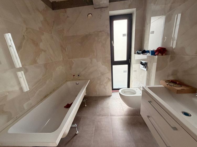 Casă individuală cu 4 camere cu Canalizare în Ozana