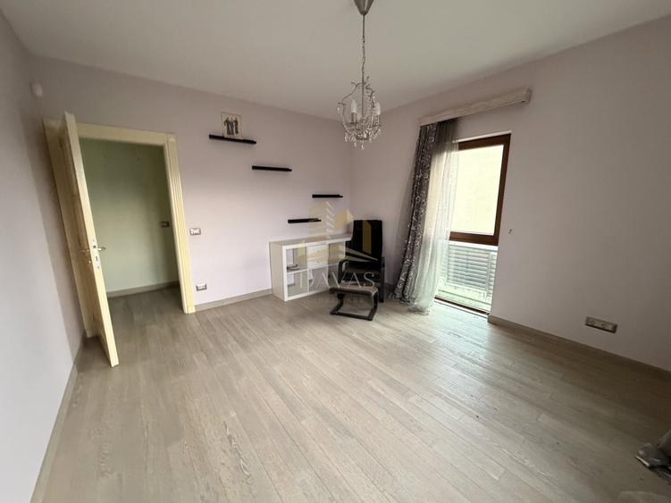 Casă individuală cu 5 camere cu Teren 500 Mp în Gruia