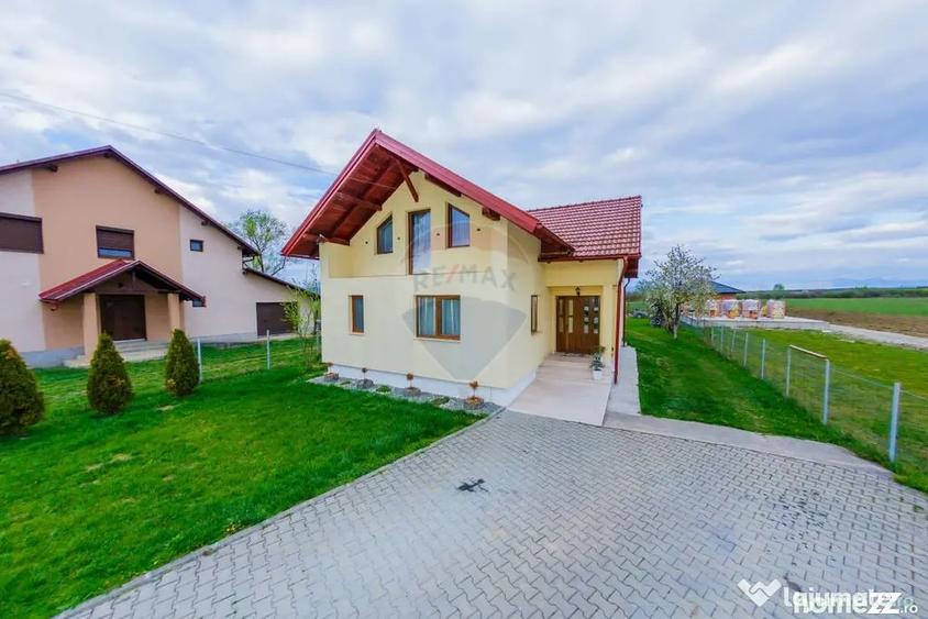 Casă cu 4 camere cu Teren 2900 Mp în Colțirea