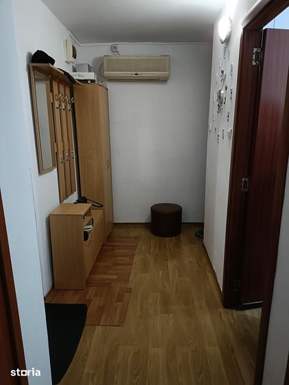 Apartament cu 3 camere semidecomandat în Exterior Vest