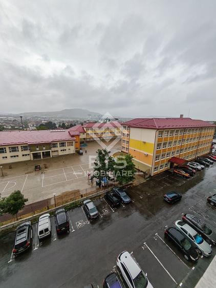 Apartament cu 4 camere semidecomandat în Central