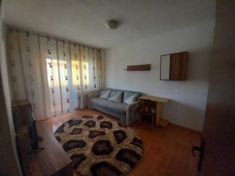 Garsonieră decomandată în Central