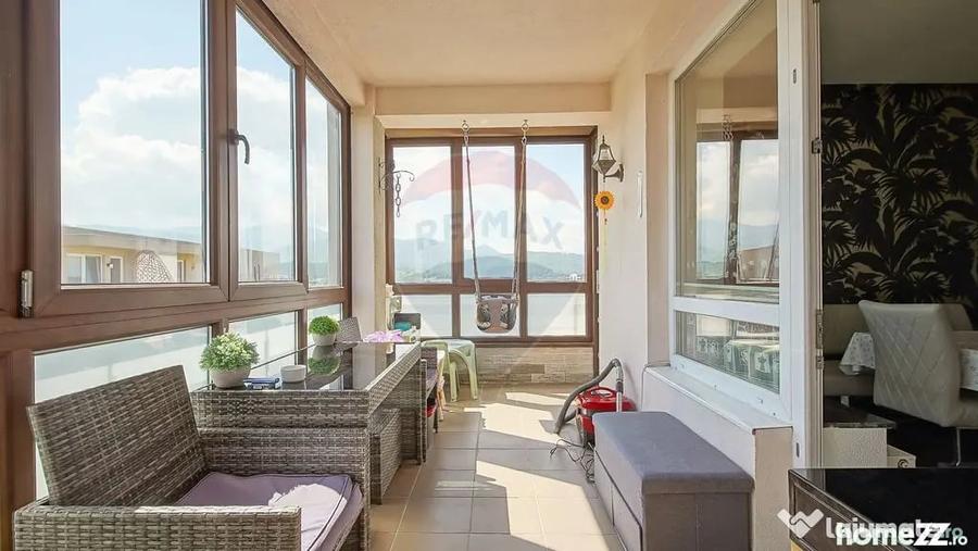 Apartament cu 3 camere decomandat în Cristian