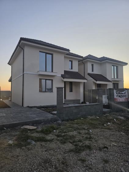 Casă cu 3 camere în Moșnița Nouă