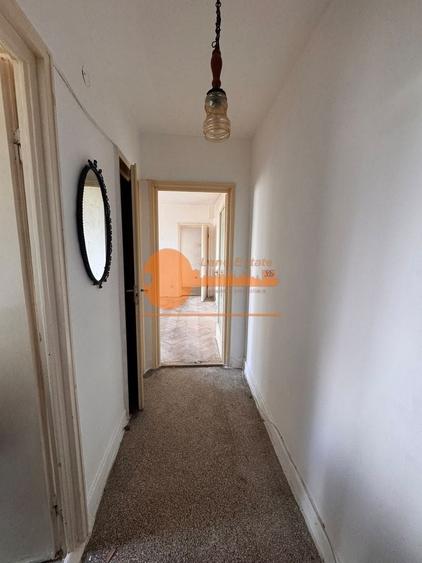 Apartament cu 3 camere semidecomandat în Iancului