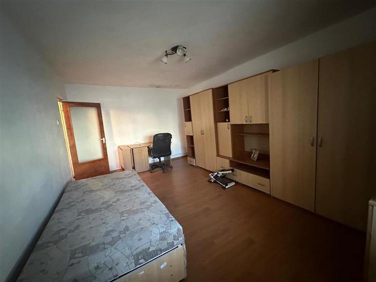 Apartament cu 3 camere decomandat, mobilat în Luncă