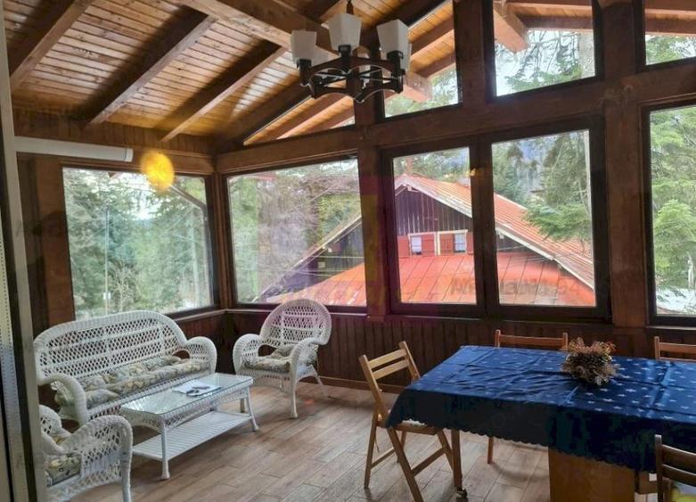 Casă cu 6 camere cu Teren 340 Mp în Cumpătu