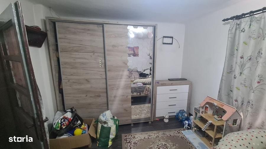 Casă cu 4 camere în Cerbu