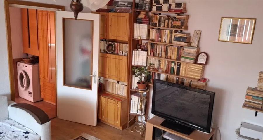 Apartament semidecomandat în Vest