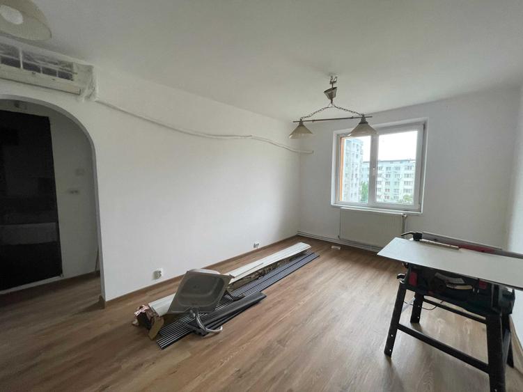 Particular vand apartament 3 camere, 7/8, zona Petre Ispirescu - 1