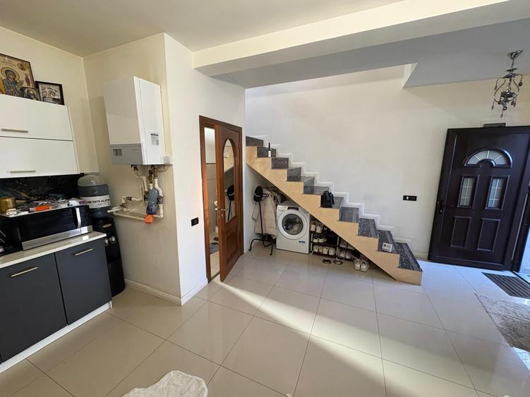 Duplex cu 5 camere cu Teren 300 Mp în Jilava