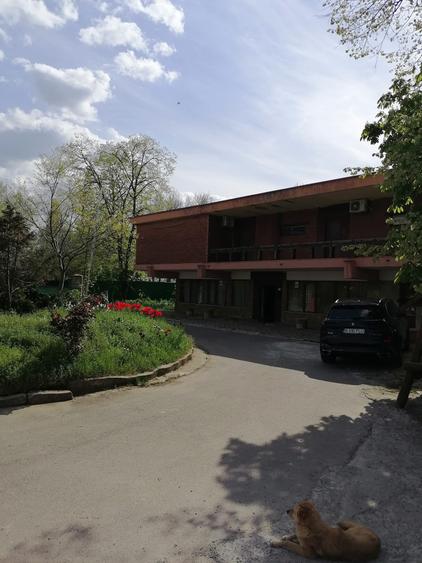 Casă individuală cu 12 camere cu Teren 1000 Mp în Central